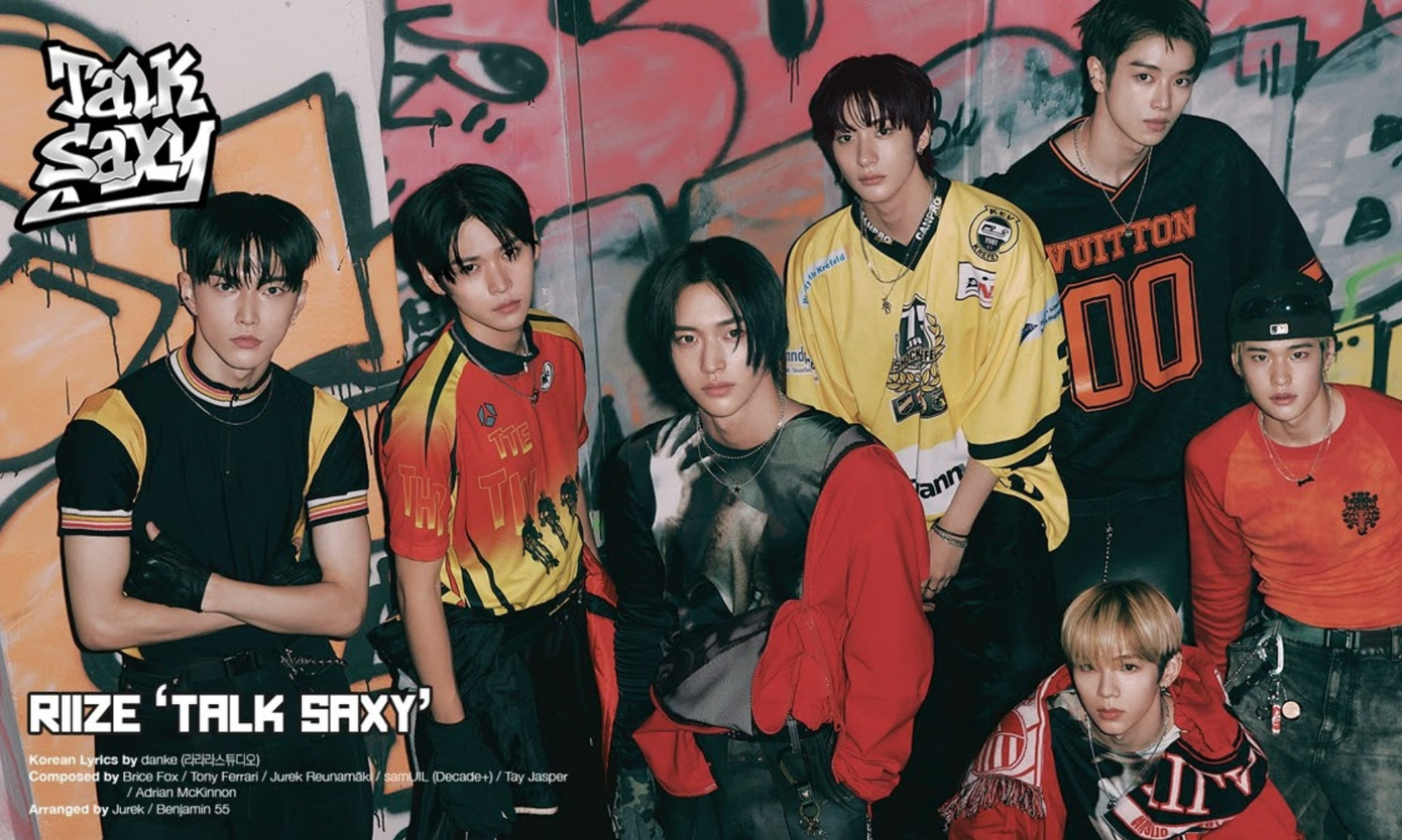 Bên cạnh đó, phần lời bài hát với thông điệp tình tứ của chàng trai gửi đến đối phương vốn chỉ xem mình là người xa lạ chưa tạo được chiều sâu trong câu từ.