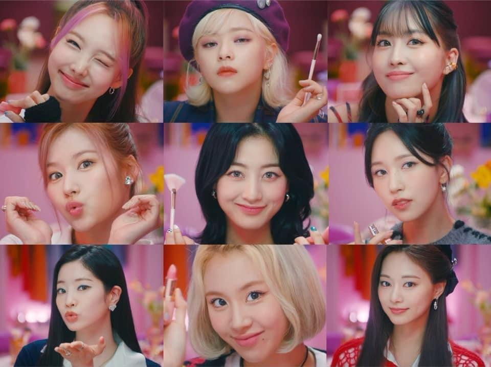 Vốn nổi tiếng là nhóm nữ có nhan sắc “kẻ tám lạng, người nửa cân”, TWICE mang đến cho người xem những phân cảnh tỏa sáng visual mãn nhãn. Vốn nổi tiếng là nhóm nữ có nhan sắc “kẻ tám lạng, người nửa cân”, TWICE mang đến cho người xem những phân cảnh tỏa sáng visual mãn nhãn.