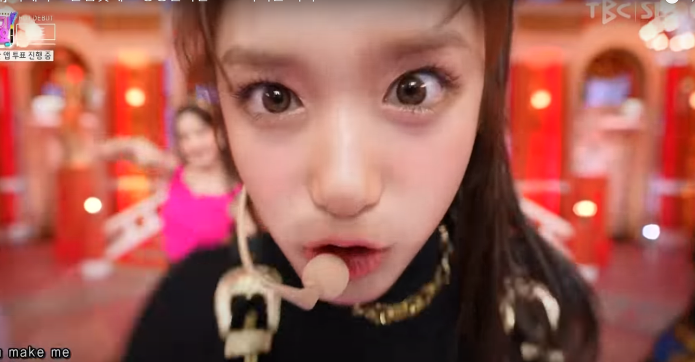 Biểu cảm tròn mắt xảy ra chớp nhoáng trong tích tắc khiến người hâm mộ "chao đảo" của Leeseo. Biểu cảm tròn mắt xảy ra chớp nhoáng trong tích tắc khiến người hâm mộ "chao đảo" của Leeseo.