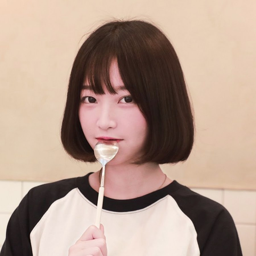 Tzuyang tiết lộ A còn bắt cô làm bồi bàn tại một quán rượu, nếu cô cự tuyệt, A không ngại "thượng cẳng chân, hạ cẳng tay" với cô.