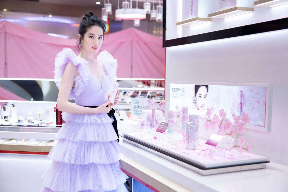 Không ai dám chắc các nghệ sĩ có thật sự dùng thử sản phẩm hay không. Về cơ bản, việc lựa chọn sản phẩm để quảng cáo vẫn phụ thuộc vào lương tâm nghệ sĩ. Không ai dám chắc các nghệ sĩ có thật sự dùng thử sản phẩm hay không. Về cơ bản, việc lựa chọn sản phẩm để quảng cáo vẫn phụ thuộc vào lương tâm nghệ sĩ.