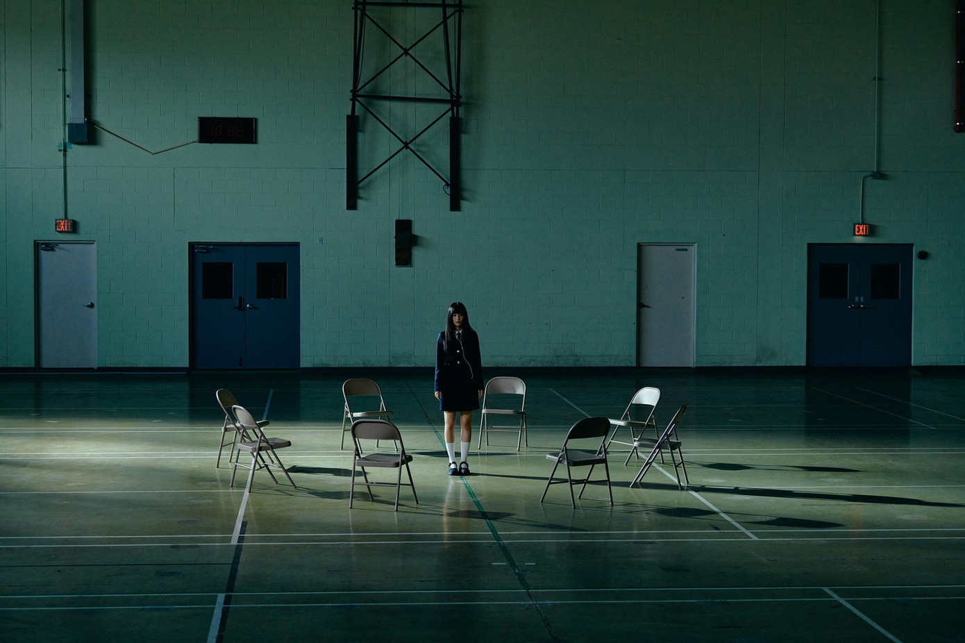 Từ bối cảnh đến thần thái, biểu cảm của Seulgi đều khiến fan "sởn gai ốc". Từ bối cảnh đến thần thái, biểu cảm của Seulgi đều khiến fan "sởn gai ốc".