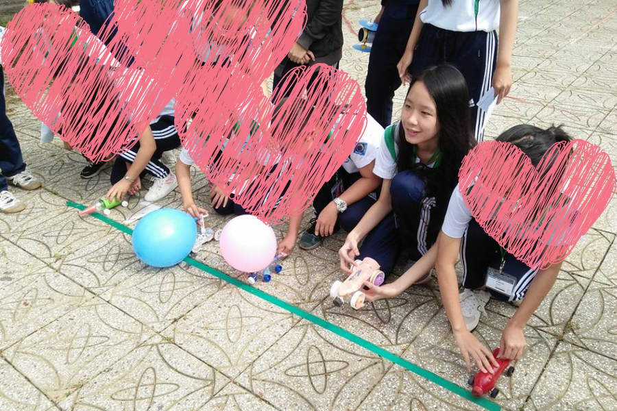 Nụ cười "không đụng hàng" chính là yếu tố giúp nhiều khán giả nhận ra Bảo Ngọc trong những tấm ảnh ngày xưa. - Nguồn: Facebook Nguyễn Đỗ Thanh Uyên.