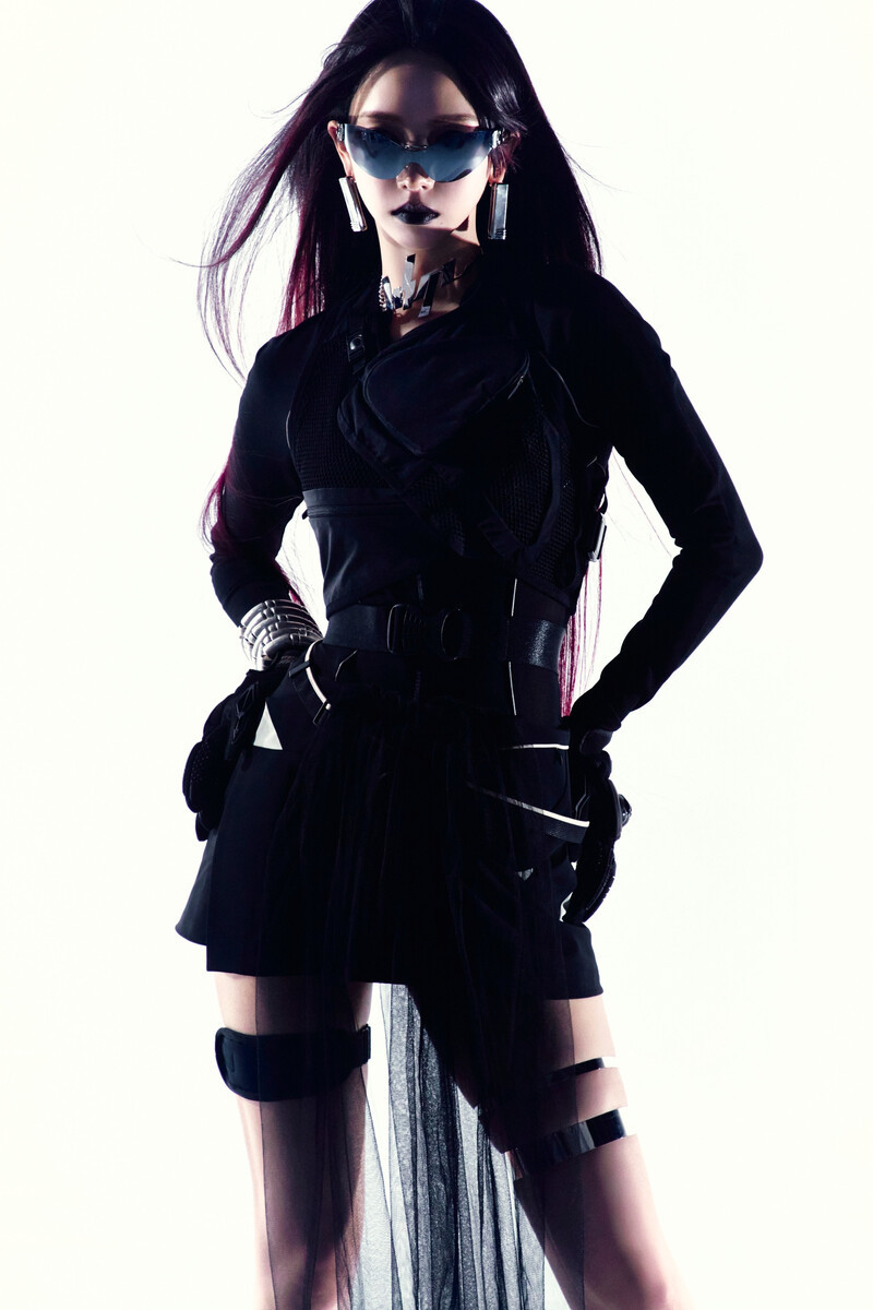 Việc gặt hái được thành công chỉ bằng một bài hát tặng fan càng giúp Karina gây ấn tượng mạnh mẽ hơn bao giờ hết.