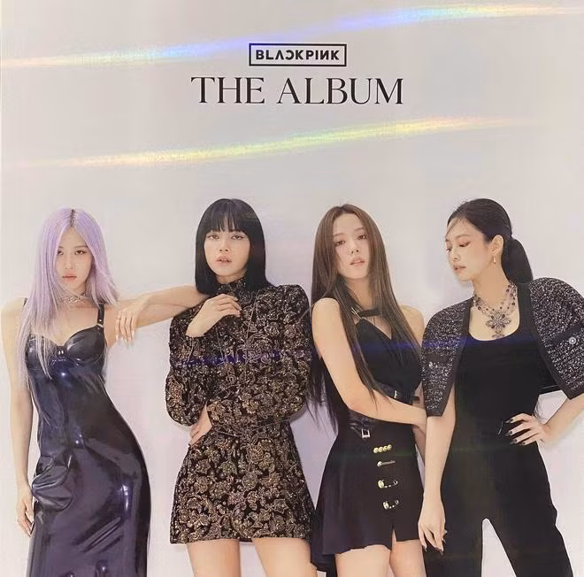 BLACKPINK đã đi vào lịch sử khi là nhóm nhạc nữ có album bán chạy nhất K-Pop, nối tiếp kỷ lục mà đàn chị S.E.S đã nắm giữ tận 21 năm. BLACKPINK đã đi vào lịch sử khi là nhóm nhạc nữ có album bán chạy nhất K-Pop, nối tiếp kỷ lục mà đàn chị S.E.S đã nắm giữ tận 21 năm.