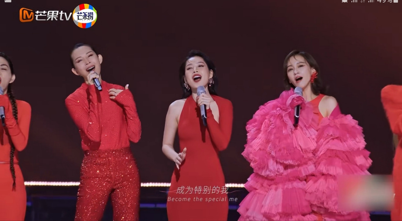 Chi Pu "khoe giọng" cùng đội hình với nhiều tên tuổi lớn như Ella, Thái Thiếu Phân, Trần Ý Hàm. Chi Pu "khoe giọng" cùng đội hình với nhiều tên tuổi lớn như Ella, Thái Thiếu Phân, Trần Ý Hàm.