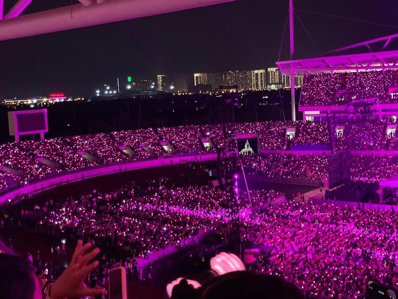 Không thể không nhắc đến &quot;biển Hồng&quot; mà người hâm mộ Việt Nam dành tặng cho BLACKPINK trong cả hai đêm Born Pink tại sân vận động Mỹ Đình.