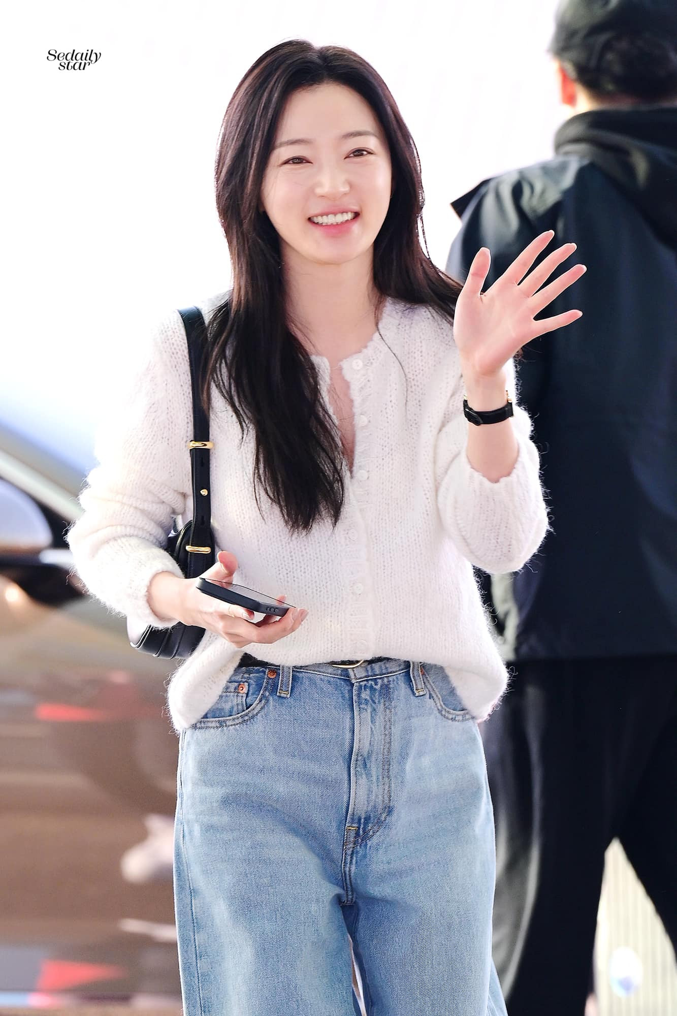 Tháng 3 năm nay, Song Ha Yoon có chuyến nghỉ dưỡng ở Nha Trang (Việt Nam) cùng đoàn làm phim Cô Đi Mà Lấy Chồng Tôi sau thành công của bộ phim.