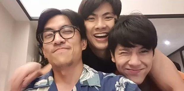 Đằng sau sự thành công vang dội của Bad Buddy chính là "bàn tay thần" của Backaof Noppharnach - cái tên quen thuộc của những "mọt phim" xứ Chùa Vàng. Đằng sau sự thành công vang dội của Bad Buddy chính là "bàn tay thần" của Backaof Noppharnach - cái tên quen thuộc của những "mọt phim" xứ Chùa Vàng.