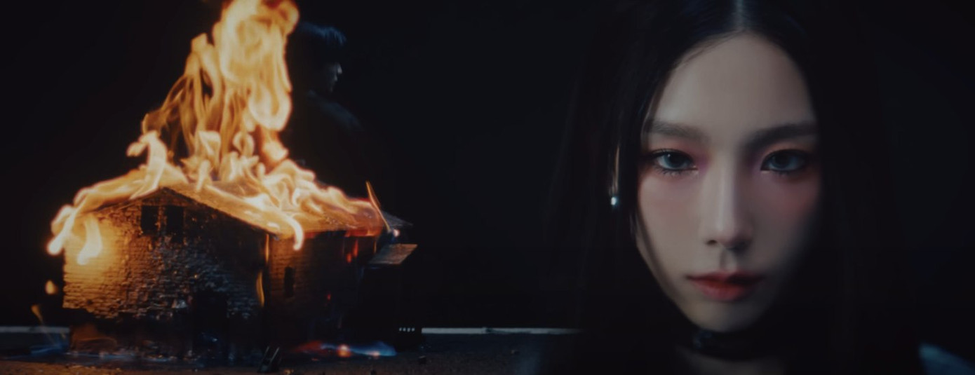 MV kết lại bằng ngọn lửa thiêu rụi hết ký ức cùng khuôn mặt lạnh lùng, đầy mạnh mẽ của Taeyeon với quyết tâm &quot;block người yêu cũ&quot;.