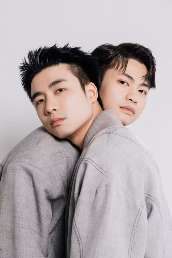 Sở hữu kênh YouTube chung mang tên Ninh Dương Story với gần 200K lượt đăng ký, cặp đôi cũng chăm chỉ đăng tải những video ghi lại nhiều khoảnh khắc đồng hành bên nhau.