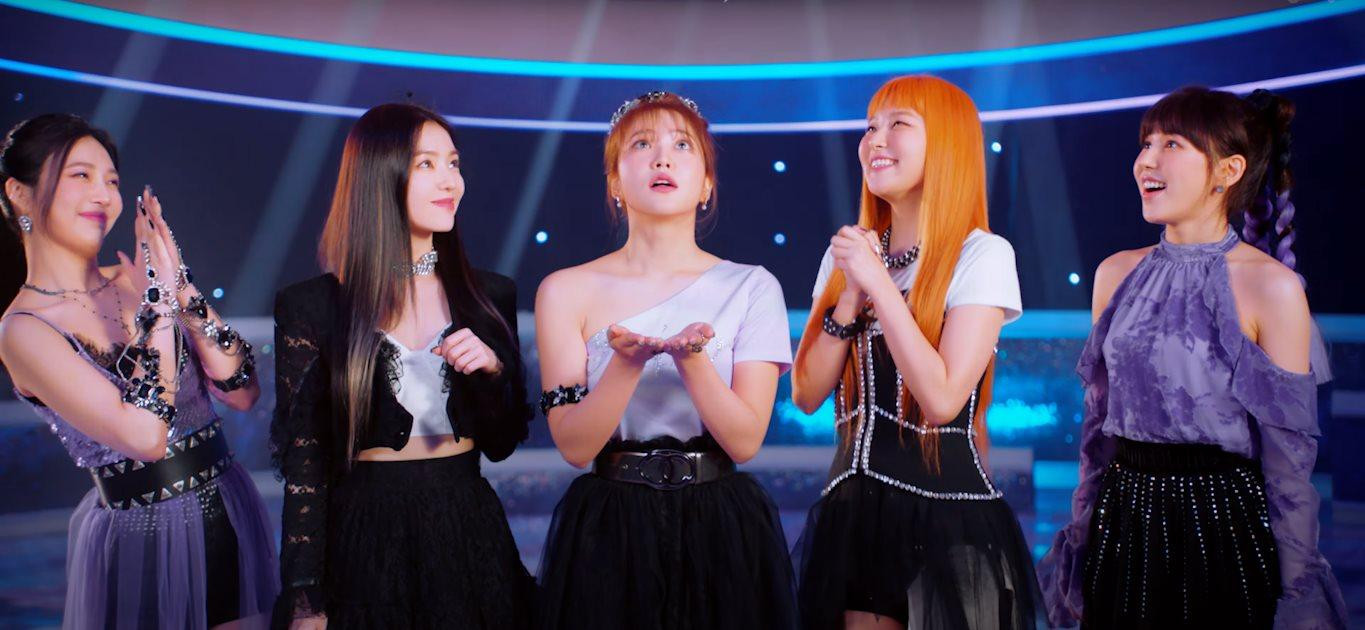 Queendom được ví như “em gái” của Zimzalabim khi tiếp tục “bỏ bùa” fan bằng câu thần chú độc đáo: laddiraddubbabbadira.