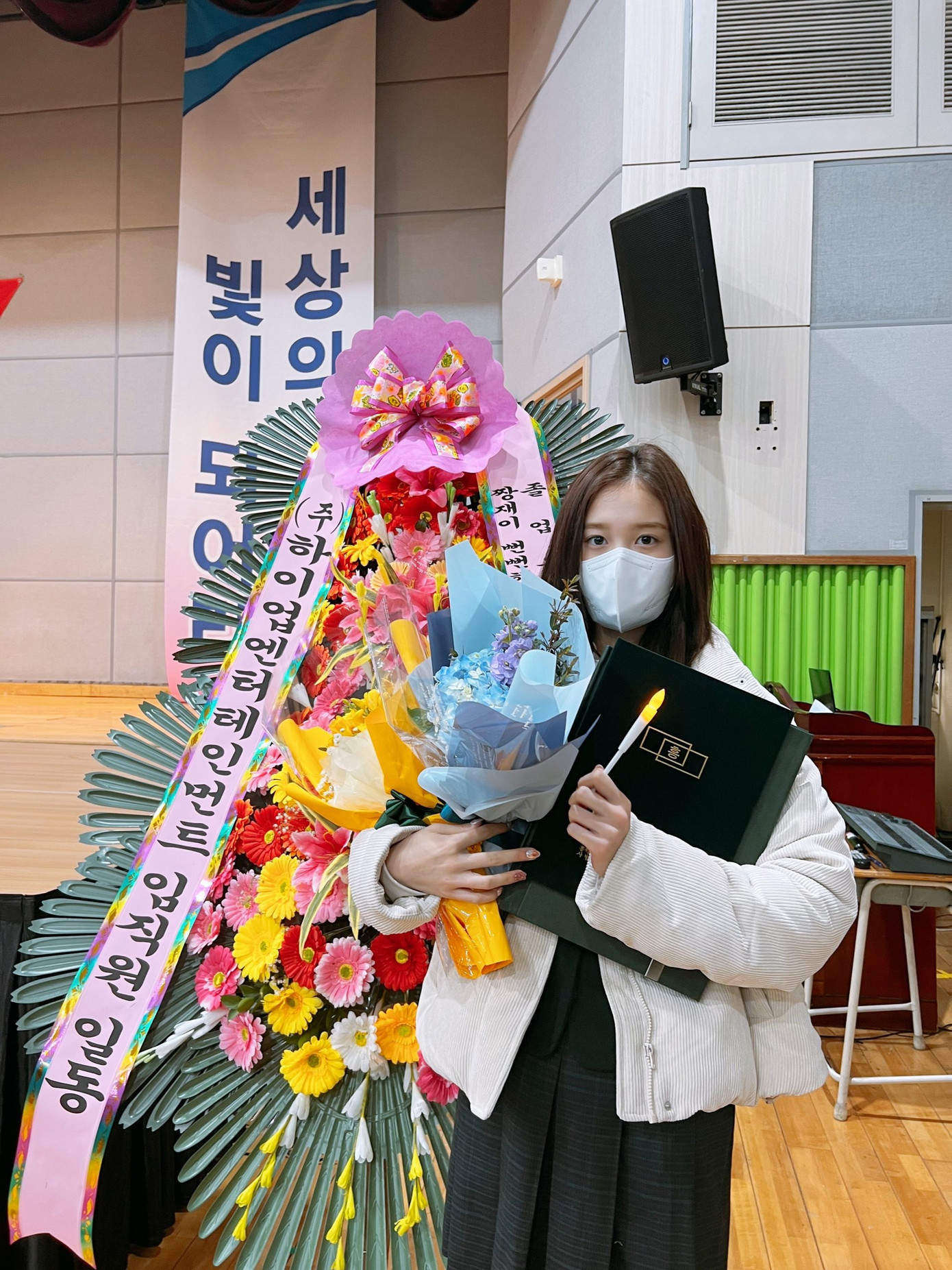 Xuất hiện &quot;kín bưng&quot; tại lễ tốt nghiệp...