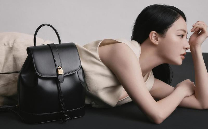 Song Ha Yoon đang là cái tên &quot;hứng đủ gạch đá&quot; của dư luận hiện tại.