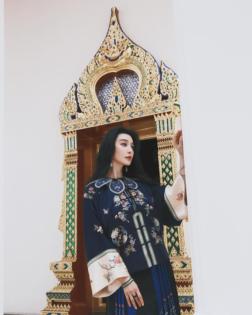 Xuất hiện trên sóng truyền hình, Phạm Băng Băng cũng tỏa sáng với khí chất tự tin, trẻ trung và sự chuyên nghiệp của một ngôi sao quốc tế.