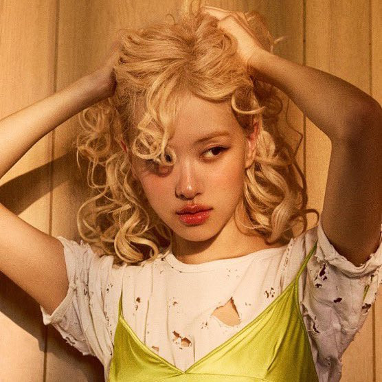 Hai bản Pop với những âm thanh bùng nổ cùng sự biến hóa trong giai điệu, để diễn tả "chuyến tàu lượn siêu tốc" của những cảm xúc tiêu cực trong tình yêu mà Rosé đã trải qua. Hai bản Pop với những âm thanh bùng nổ cùng sự biến hóa trong giai điệu, để diễn tả "chuyến tàu lượn siêu tốc" của những cảm xúc tiêu cực trong tình yêu mà Rosé đã trải qua.