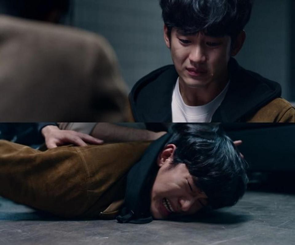 Từng nhịp thở, chuyển động biểu cảm hay những giọt nước mắt của Kim Soo Hyun là yếu tố chính tạo nên sự gay cấn của bộ phim. Thực lực mạnh mẽ cùng tinh thần kính nghiệp đáng nể của Kim Soo Hyun khiến khán giả "gật gù" với mức lương mà anh chàng nhận được. Từng nhịp thở, chuyển động biểu cảm hay những giọt nước mắt của Kim Soo Hyun là yếu tố chính tạo nên sự gay cấn của bộ phim. Thực lực mạnh mẽ cùng tinh thần kính nghiệp đáng nể của Kim Soo Hyun khiến khán giả "gật gù" với mức lương mà anh chàng nhận được.