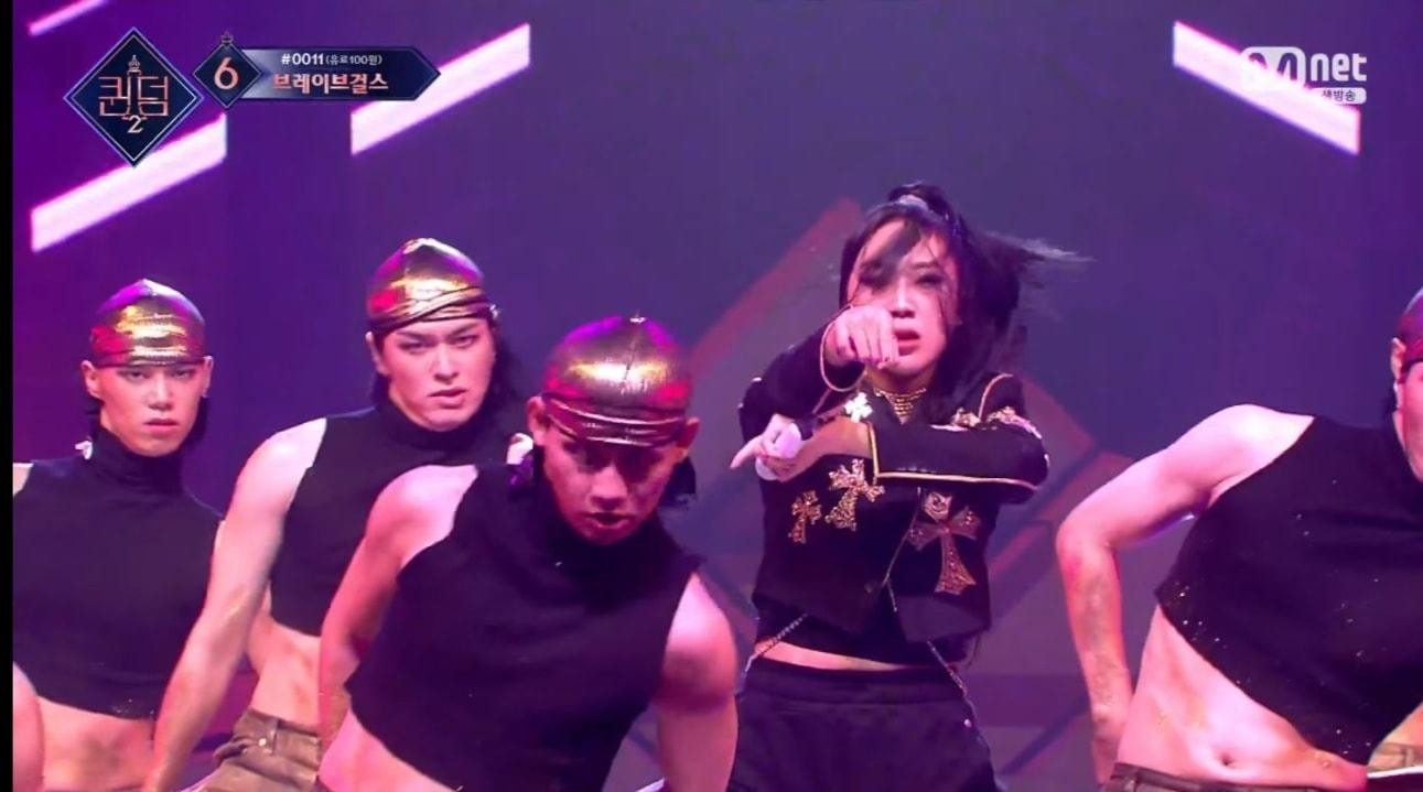 Góp mặt cùng Hyolyn là nữ rapper nổi tiếng Lee Young Ji với phần rap &quot;cực cháy&quot;.