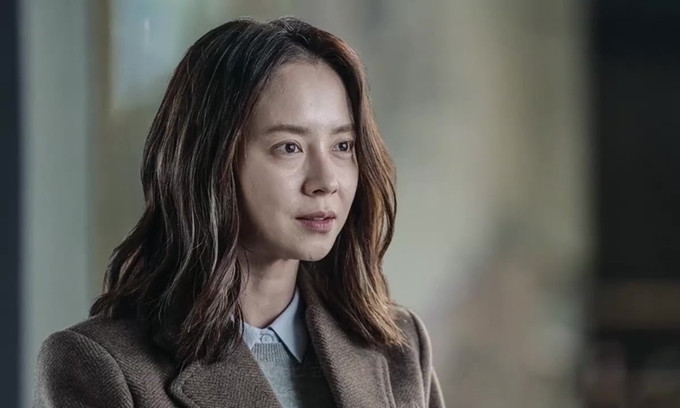 Nữ diễn viên tiết lộ CEO của Uzurocks thậm chí đã thuê siêu xe với chi phí đắt đỏ nhưng lại cực chi li trong lương bổng đối đãi với nhân viên, thậm chí còn nói dối về các khoản đầu tư "bết bát" của mình để thuyết phục nhân viên bình tĩnh trước tình trạng nợ lương. Nữ diễn viên tiết lộ CEO của Uzurocks thậm chí đã thuê siêu xe với chi phí đắt đỏ nhưng lại cực chi li trong lương bổng đối đãi với nhân viên, thậm chí còn nói dối về các khoản đầu tư "bết bát" của mình để thuyết phục nhân viên bình tĩnh trước tình trạng nợ lương.