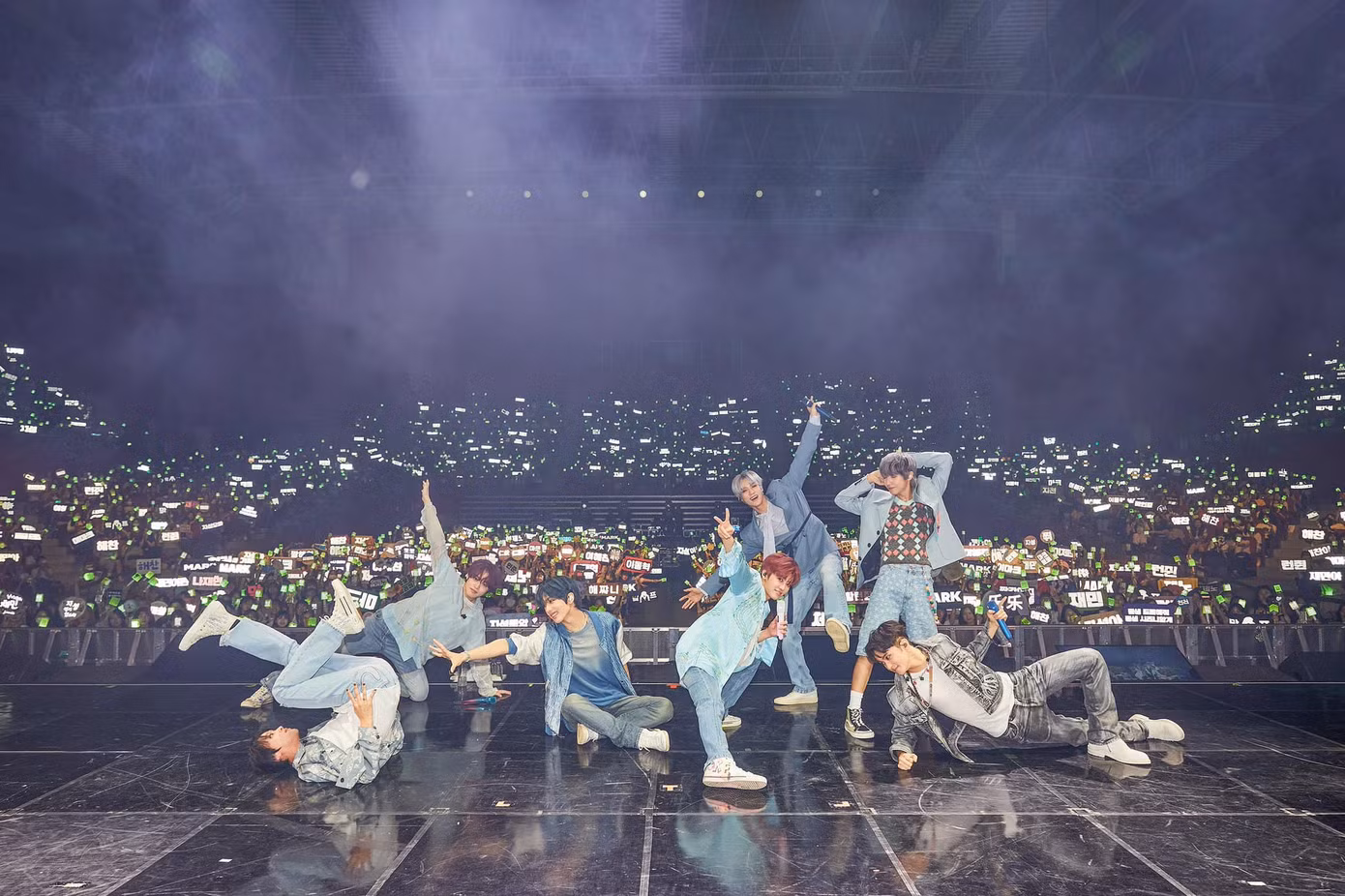 Showcase giới thiệu album ISTJ mới đây của NCT DREAM chiếm trọn ấn tượng trong lòng fan bởi sự bùng nổ "cháy hết mình" của 7 chàng trai nhà DREAM.