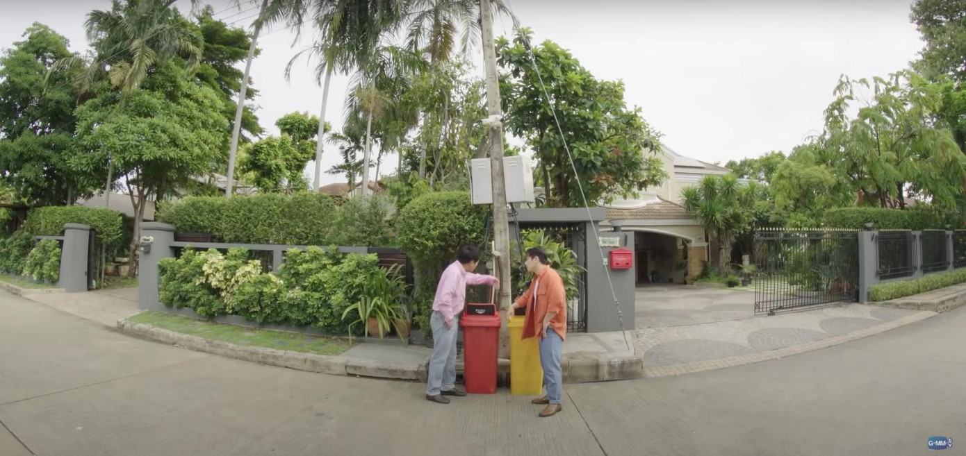 Mâu thuẫn của Pat và Pran không chỉ xuất phát từ những cuộc ganh đua không hồi kết của hai gia đình... Mâu thuẫn của Pat và Pran không chỉ xuất phát từ những cuộc ganh đua không hồi kết của hai gia đình...