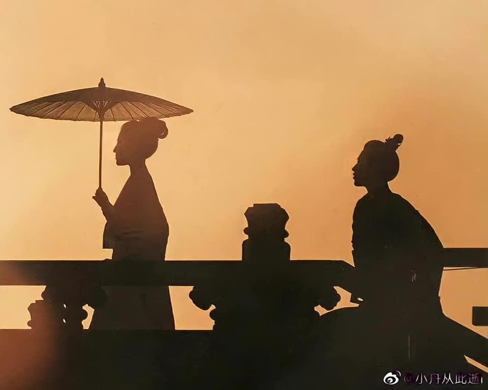 Mộng Hoa Lục đã vận dụng hết những thế mạnh về góc máy, bối cảnh quay để tạo nên những khung hình như tranh, càng tôn lên vẻ đẹp của nhân vật. Mộng Hoa Lục đã vận dụng hết những thế mạnh về góc máy, bối cảnh quay để tạo nên những khung hình như tranh, càng tôn lên vẻ đẹp của nhân vật.