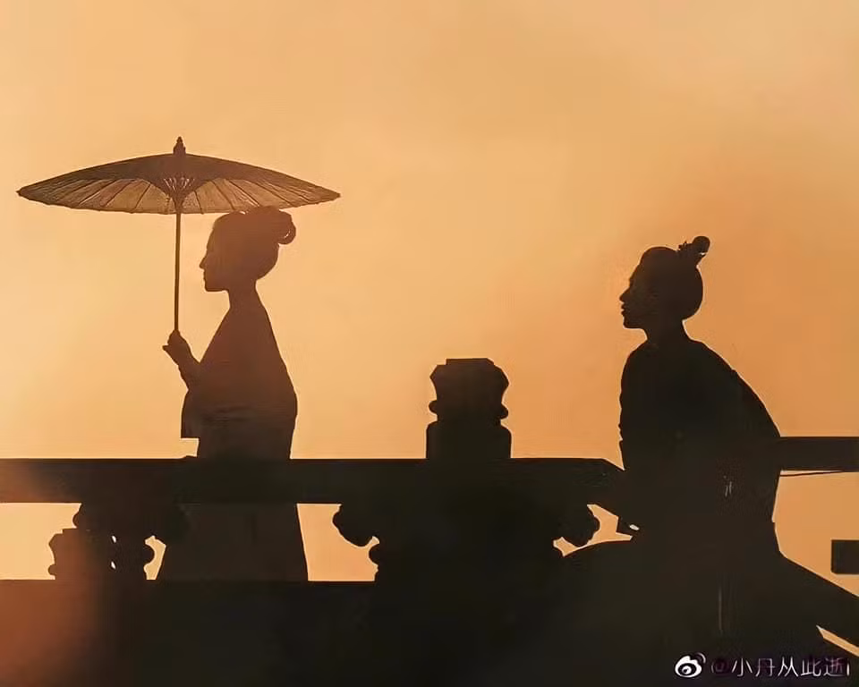 Mộng Hoa Lục đã vận dụng hết những thế mạnh về góc máy, bối cảnh quay để tạo nên những khung hình như tranh, càng tôn lên vẻ đẹp của nhân vật.