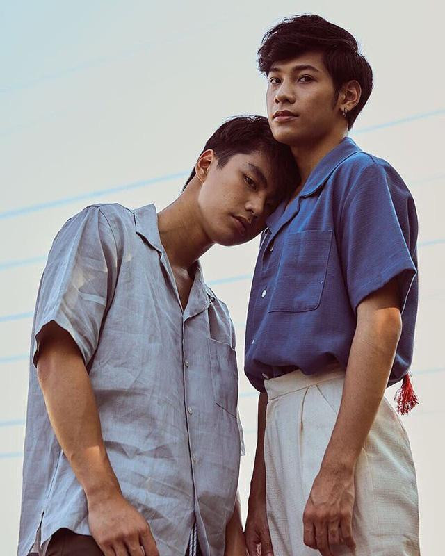 Còn Ohm Pawat cũng không kém cạnh khi đã có kinh nghiệm với thể loại boylove trước khi đến với Bad Buddy. Anh từng nhận được nhiều giải thưởng cùng những lời phê bình tích cực từ giới chuyên môn khi đảm nhận vai chính trong He's Coming To Me. Còn Ohm Pawat cũng không kém cạnh khi đã có kinh nghiệm với thể loại boylove trước khi đến với Bad Buddy. Anh từng nhận được nhiều giải thưởng cùng những lời phê bình tích cực từ giới chuyên môn khi đảm nhận vai chính trong He's Coming To Me.