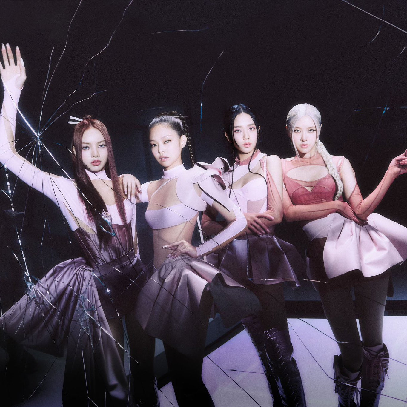 BLACKPINK cũng là nhóm nhạc nữ thứ 2 trong lịch sử giành giải Group of the Year tại VMAs.