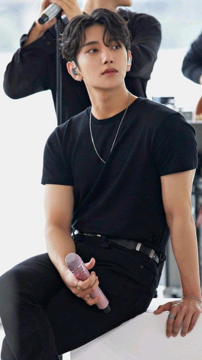 Đến nay, cả Joshua và công ty quản lý Pledis Entertainment đều chưa có bất kỳ phản hồi nào về những tin đồn hẹn hò.