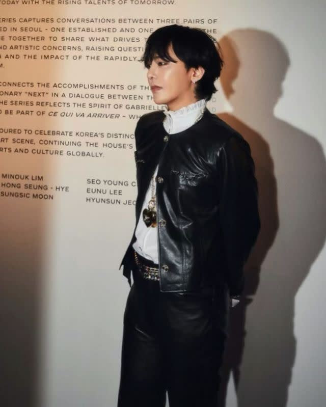 G-Dragon đã có một khoảng thời gian khó khăn khi đối diện với những cáo buộc sử dụng chất cấm vô căn cứ mà không có sự hỗ trợ nào của công ty chủ quản.