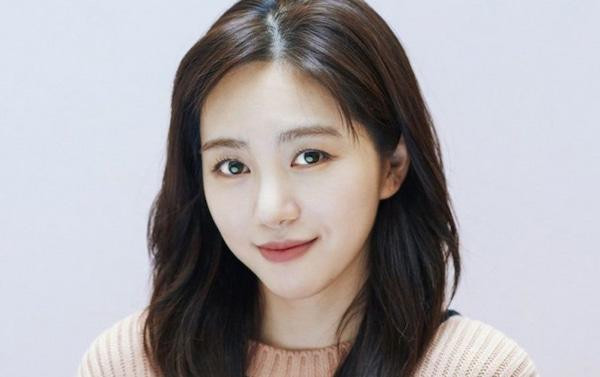 Bài lên tiếng “huề vốn” của Mina khiến netizen ngán ngẩm. Bài lên tiếng “huề vốn” của Mina khiến netizen ngán ngẩm.