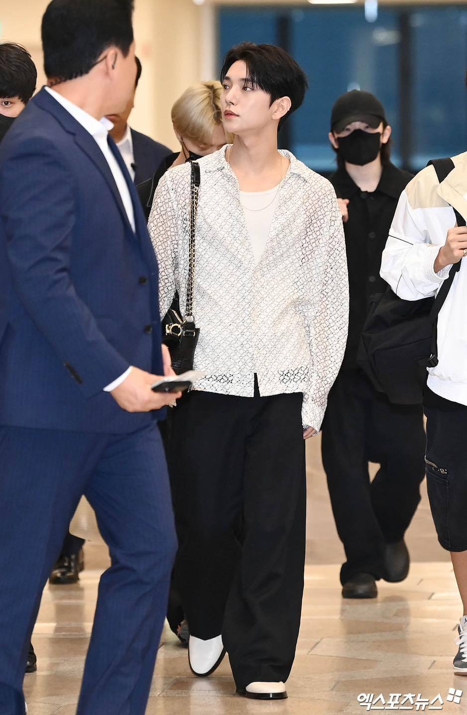 Visual và thần thái của Joshua vẫn giữ nguyên phong độ.