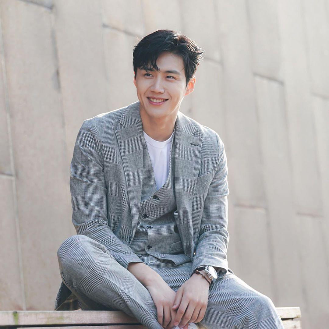 Đội ngũ sản xuất của hai bộ phim cho biết sẽ lựa chọn diễn viên thay thế một cách cẩn trọng.