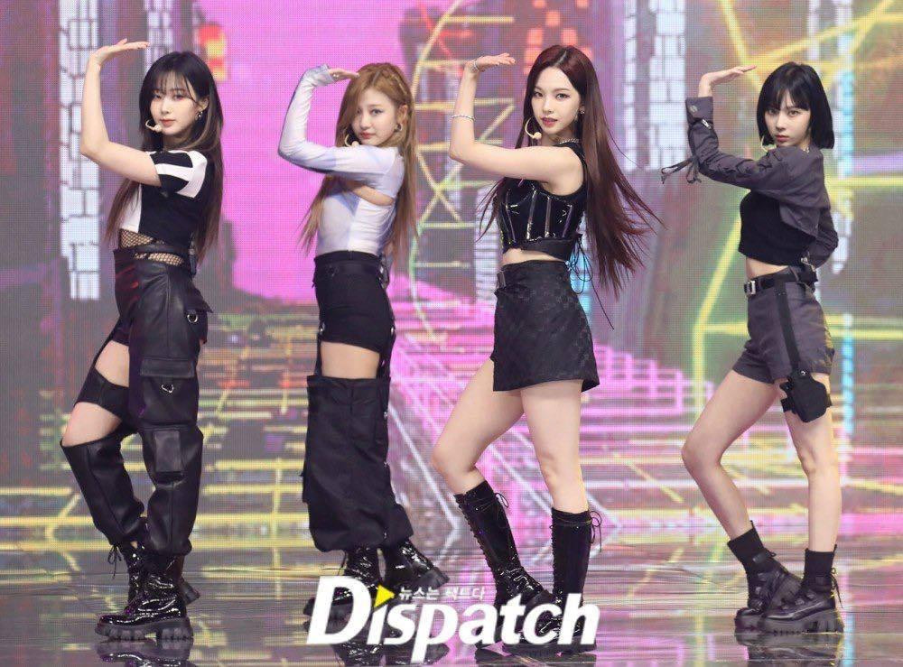 Trang phục của aespa khiến một số khán giả liên tưởng đến BLACKPINK trong Kill this love.