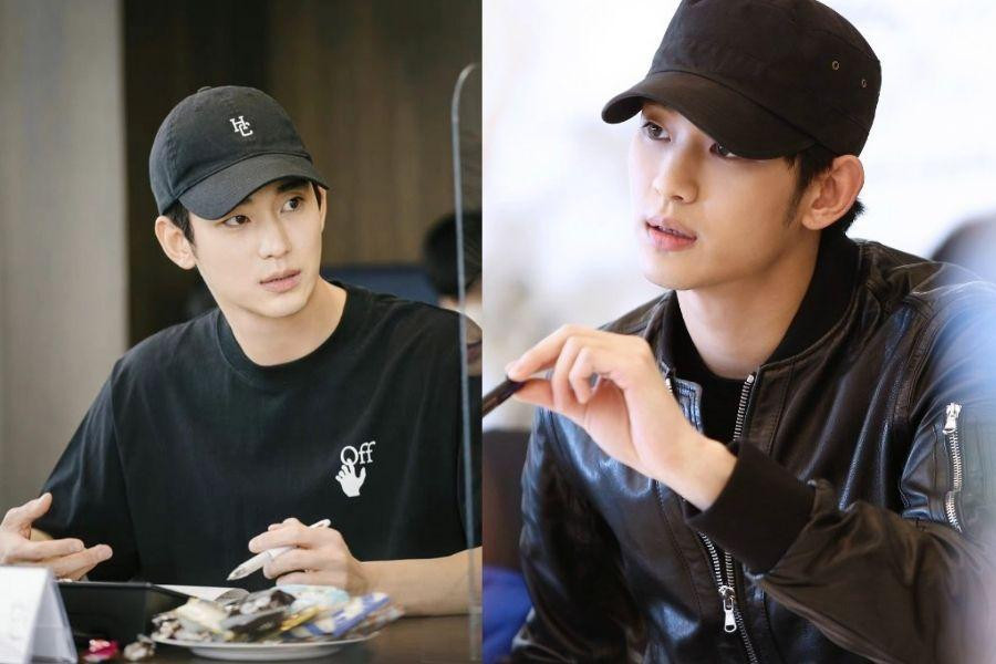 Nếu chỉ nhìn vào Kim Soo Hyun thì chắc hẳn không ít người nhầm lẫn 2 tấm ảnh này được chụp vào cùng khoảng thời gian. Thực tế, 2 bức ảnh này được chụp cách nhau 6 năm. Thời gian dường như đã bỏ quên nhan sắc của nam diễn viên Điên Thì Có Sao?