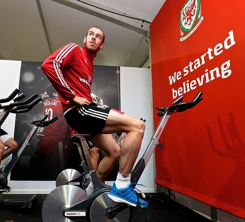 Gareth Bale lộ bắp đùi khủng trước thềm EURO 2016 ảnh 1