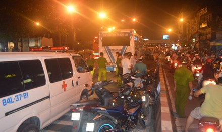 BẢN TIN ATGT: Va chạm xe rơ moóc, hai vợ chồng chết thảm ảnh 5