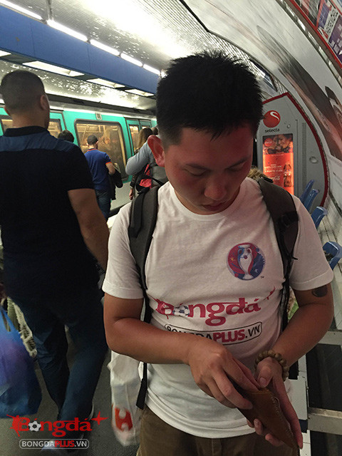 Phóng viên Báo Bóng đá bị móc túi ở Paris ảnh 1