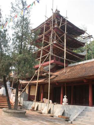 Tháp năm tầng tại Thiên Trù đang gấp rút hoàn thành. Ảnh: Đ.T.T