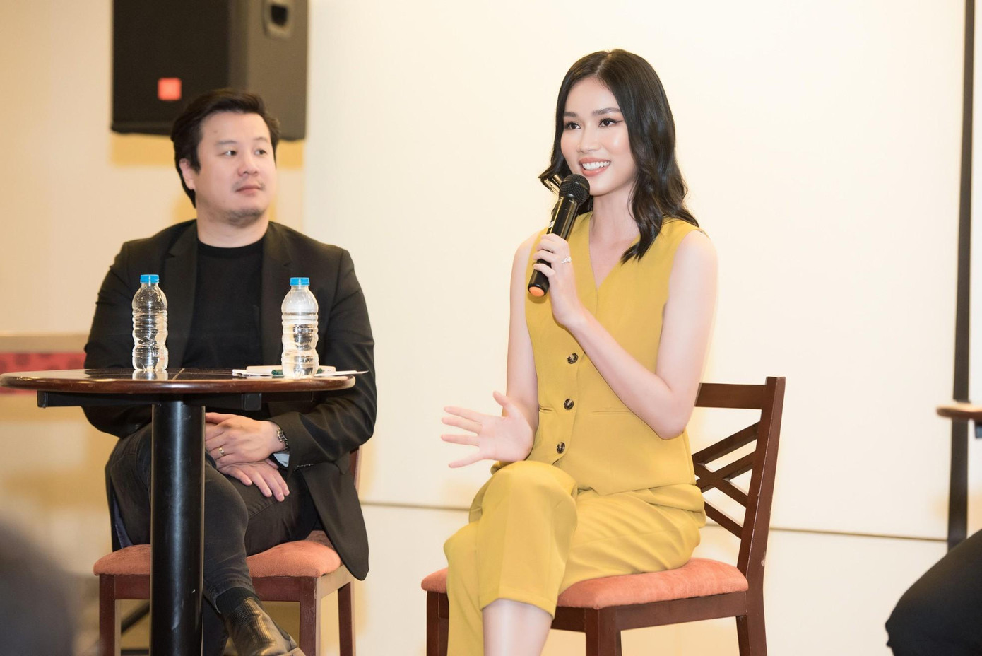 Với những thành tích ấn tượng về ngoại ngữ, Á hậu Phương Anh từng được mời làm diễn giả tại buổi hội thảo hướng nghiệp cho các sinh viên tại trường Đại học RMIT - nơi mà Phương Anh từng theo học. Cô xuất hiện tại chương trình với vai trò khách mời để chia sẻ về việc “Chọn lựa công việc vì đam mê hay tiền lương”. Tham gia chương trình còn có nam ca sĩ Thanh Bùi.