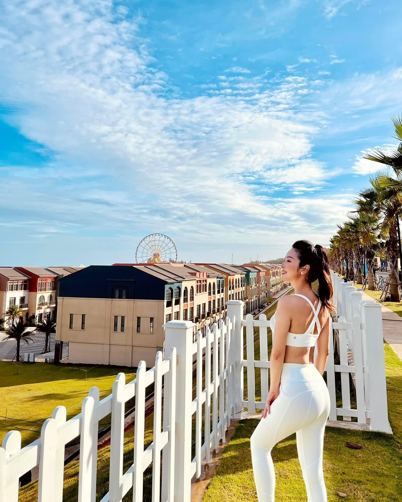 Đường cong nóng bỏng của 'gái 4 con' khiến các fans ngưỡng mộ.