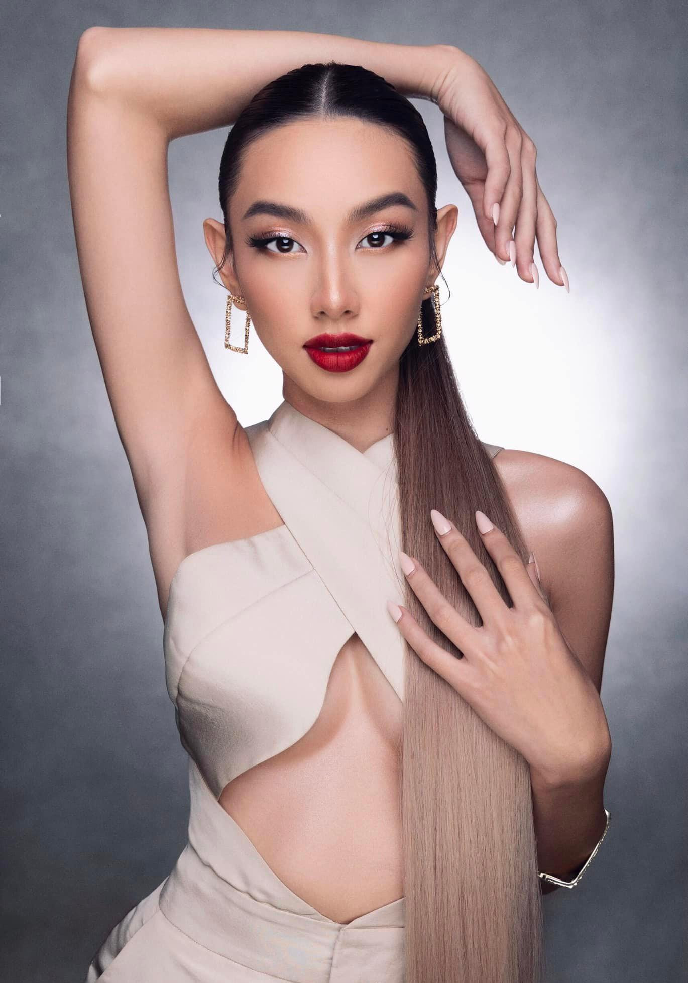 Thuỳ Tiên diện trang phục cut-out cực kỳ táo bạo và nóng bỏng.