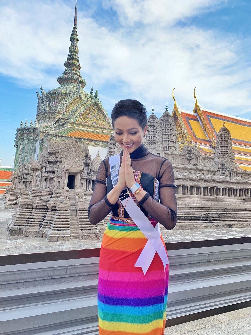 Tại cuộc thi Miss Universe 2018 tổ chức ở Thái Lan, H'Hen Niê là một trong những nàng hậu được yêu mến vì sự ủng hộ của cô đối với cộng đồng LGBT.
