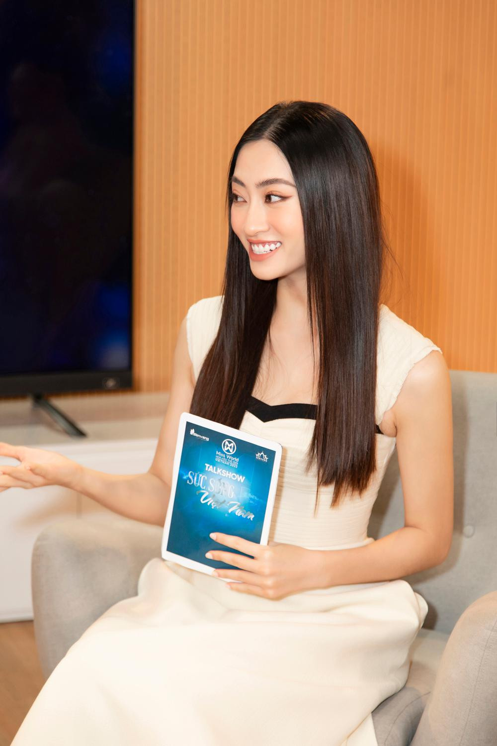 Hoa hậu Lương Thuỳ Linh.