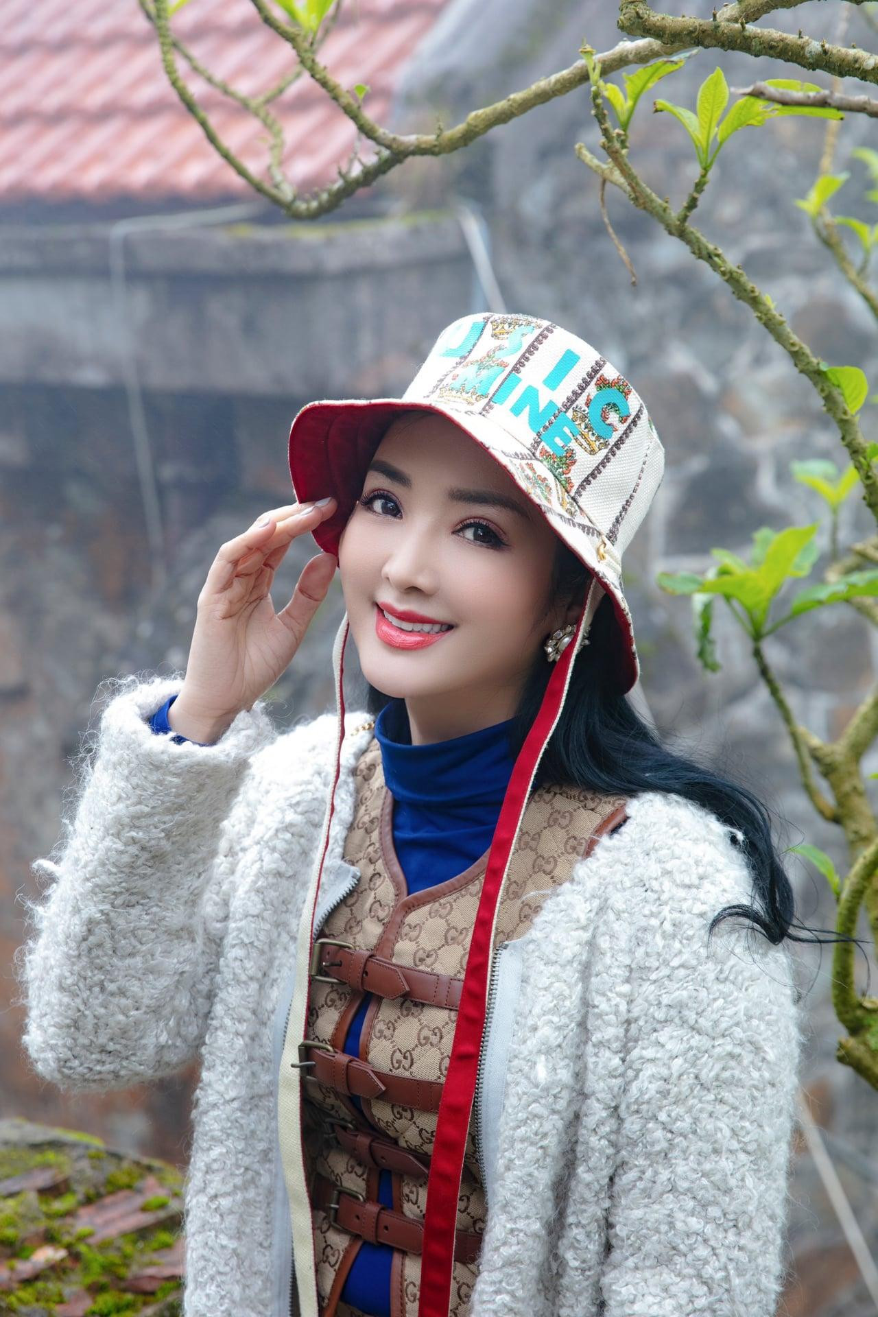 Hoa hậu Giáng My khoe nhan sắc trẻ trung, xinh đẹp khi đi du xuân dịp đầu năm. Hoa hậu Giáng My khoe nhan sắc trẻ trung, xinh đẹp khi đi du xuân dịp đầu năm.