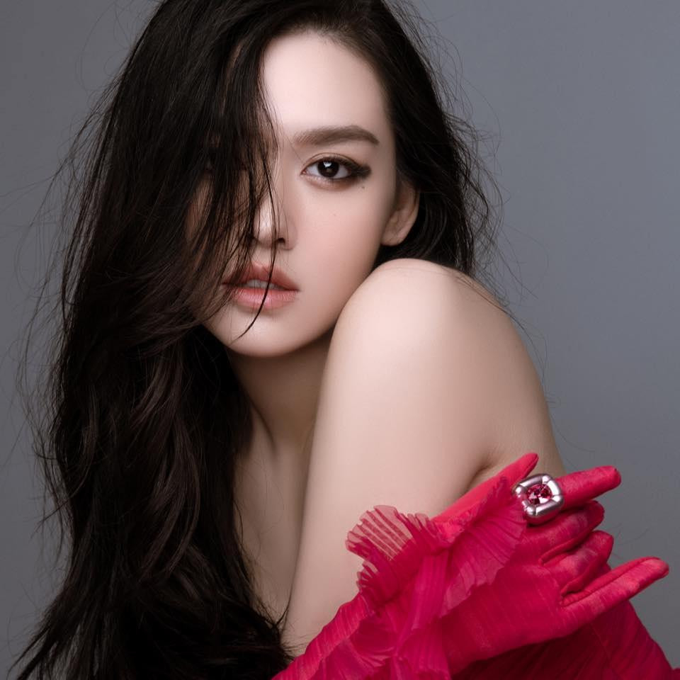 Sau khi kết hôn vào tháng 11 năm 2020, Á hậu Tường San cũng dần ít xuất hiện tại các sự kiện cũng như các hoạt động giải trí showbiz. Người đẹp dường như chuyên tâm vun đắp cho gia đình mới cũng như bắt đầu tập trung vào những dự định cá nhân.