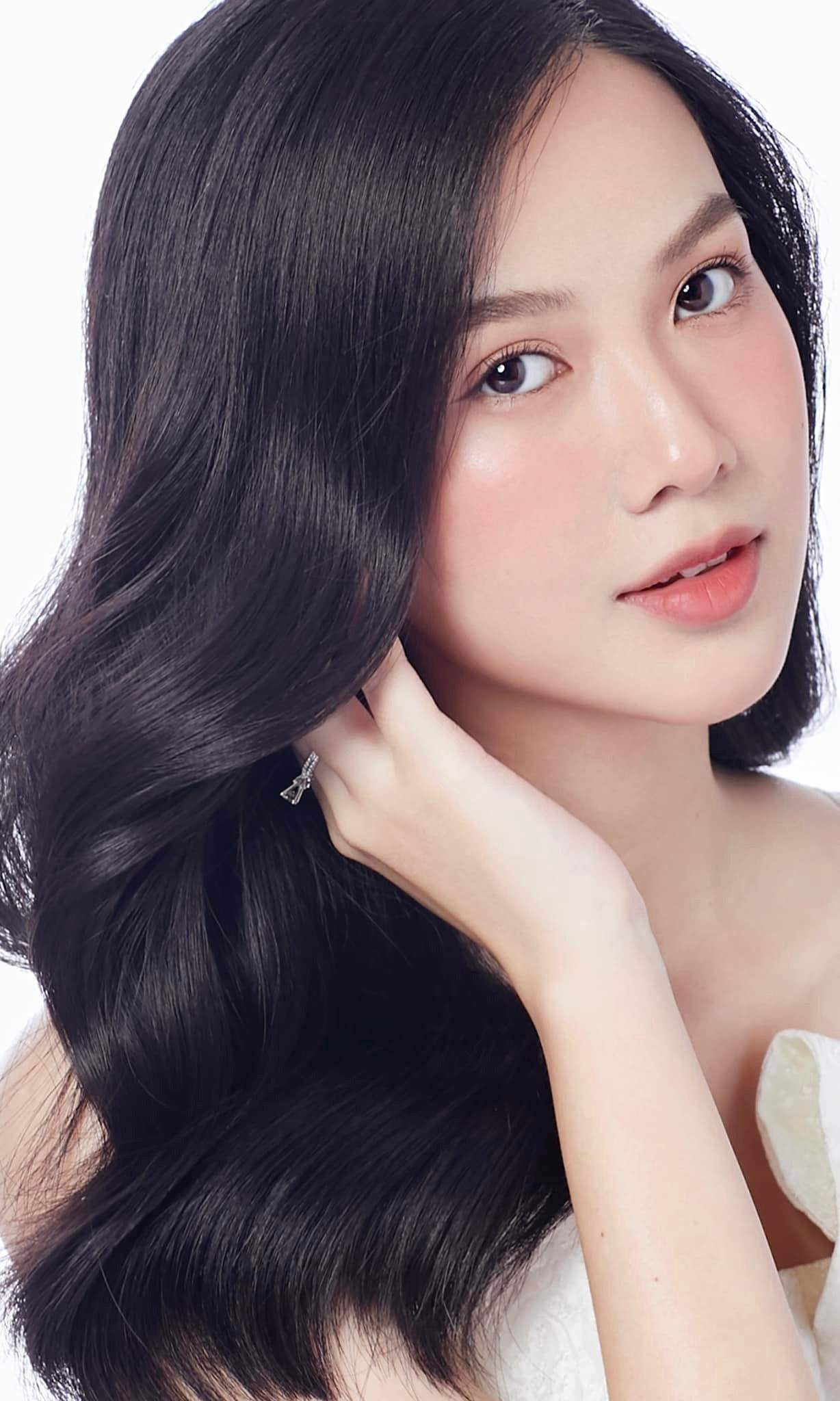 Vẻ đẹp trong veo của cô khiến nhiều fans ngưỡng mộ.