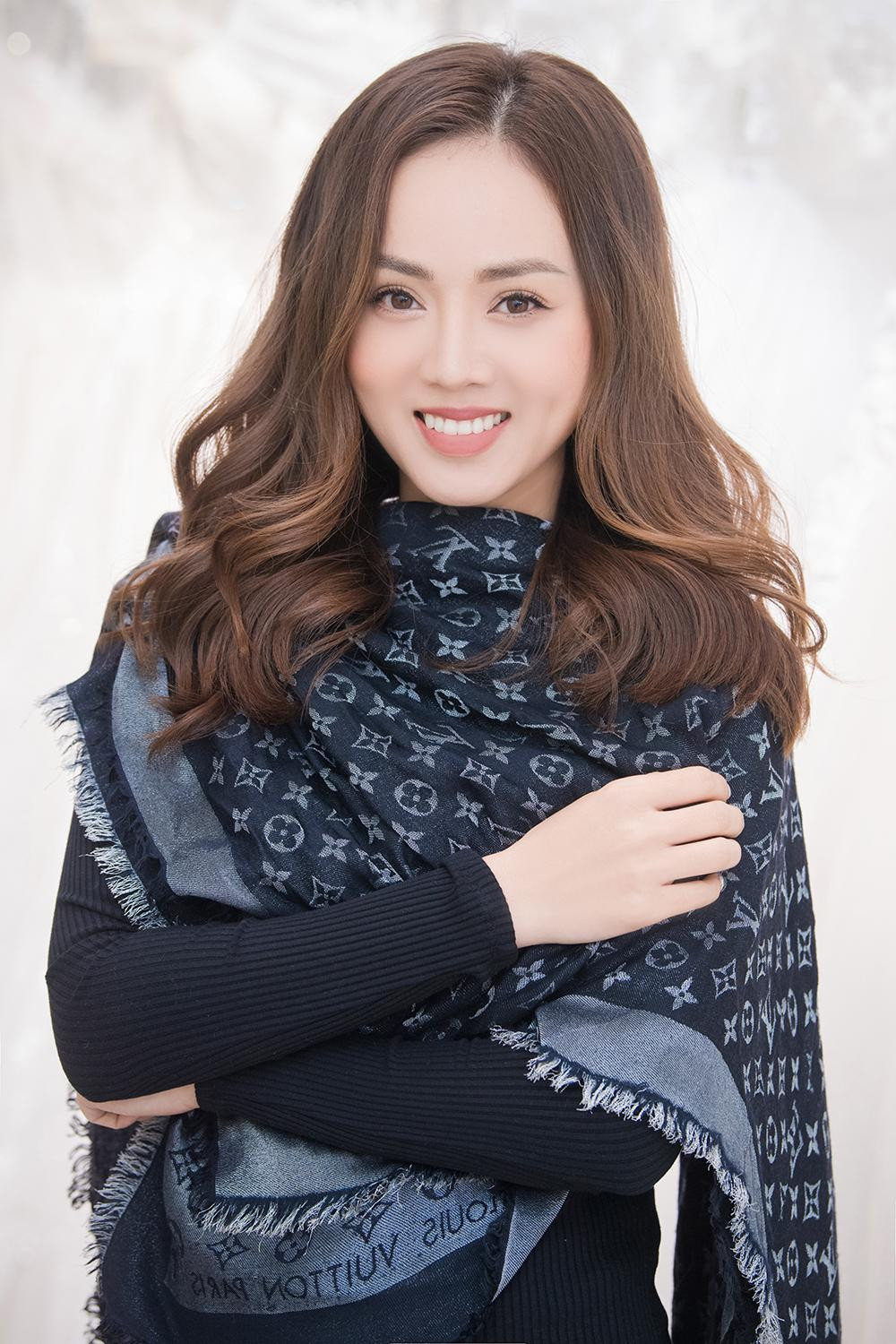 "Biến cố như cơn bão ập đến, quá nhanh và quá mạnh. Khi đi trong bão, tôi chẳng có thời gian ngồi lại để nghĩ xem mình đã làm gì, thay đổi thế nào. Sau khi bão đi qua, giờ đây khi ngồi lại, tôi vẫn không hiểu sức mạnh ở đâu mà mình có thể chống đỡ và vượt qua như thế nào" - Ngọc Hà chia sẻ khi nhớ lại về những biến cố đã qua.