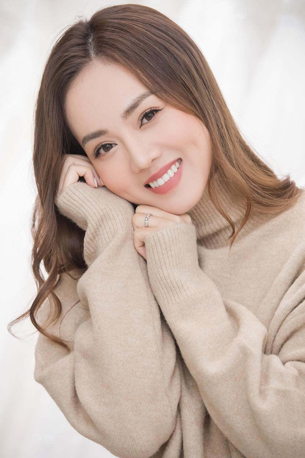 Nhan sắc yêu kiều của cô được đánh giá không hề thua kém nữ diễn viên đình đám của màn ảnh xứ sở kim chi.